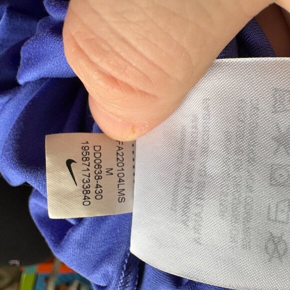 Nike Women's T-Shirt Blue Dri-Fit Size M - Picture 8 of 8